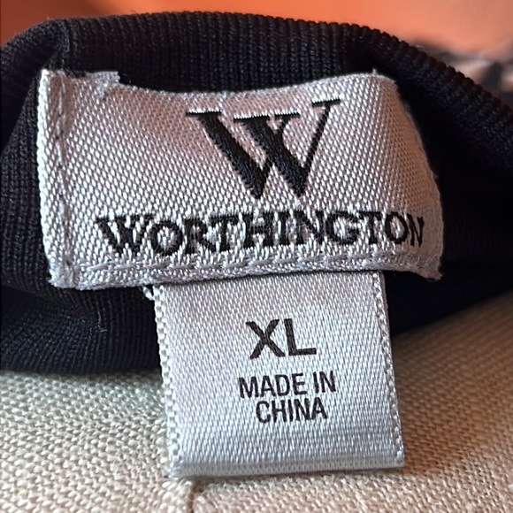 Worthington Animal Print Blouse. - Picture 7 of 9